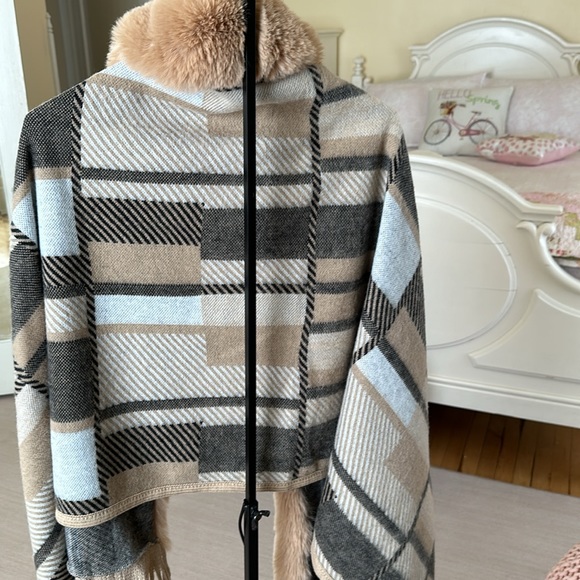 Shawl - Picture 2 of 4